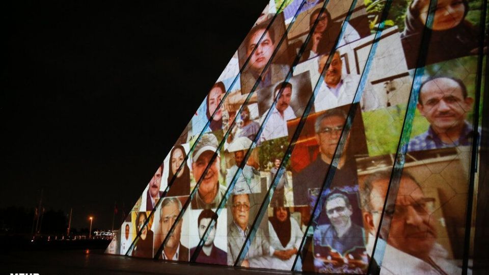 نورپردازی سه بعدی هفته سلامت در برج آزادی