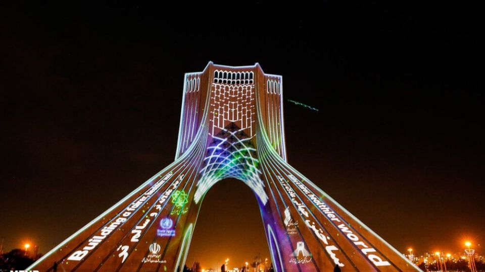 نورپردازی سه بعدی هفته سلامت در برج آزادی