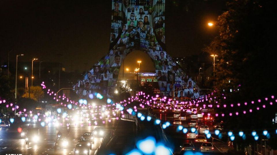 نورپردازی سه بعدی هفته سلامت در برج آزادی