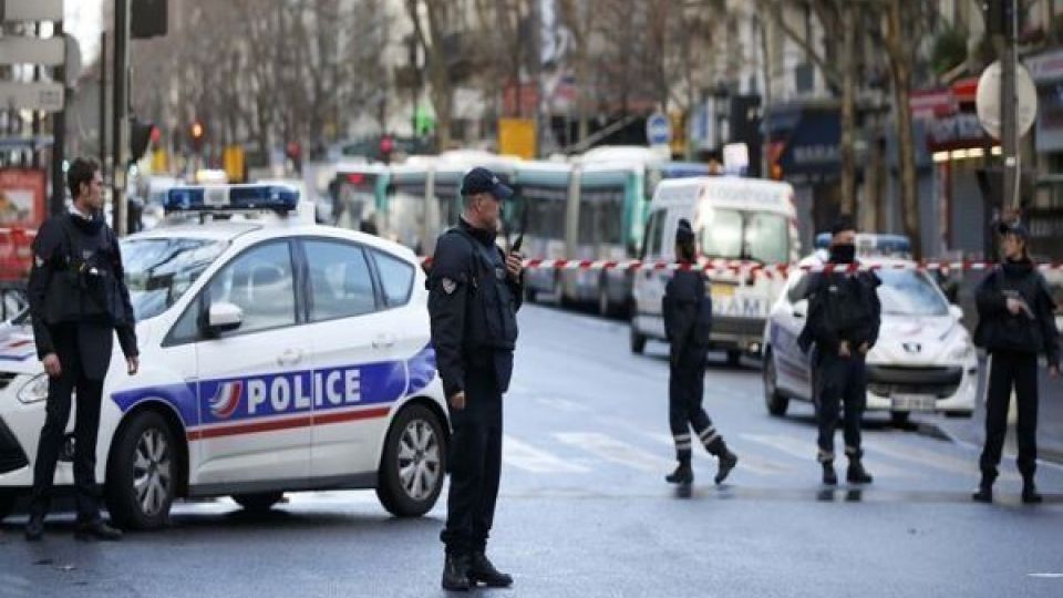 حمله با چاقو در فرانسه/ یک نیروی پلیس کشته شد