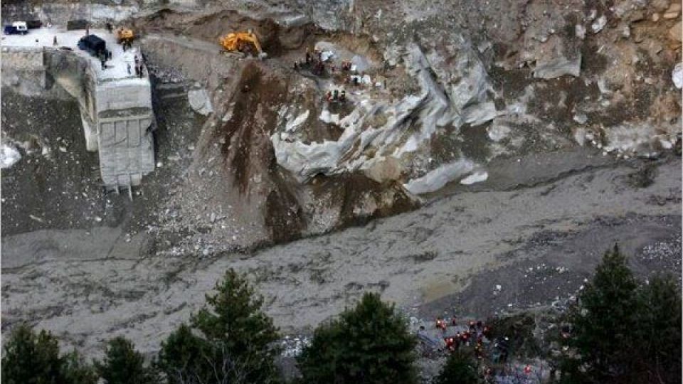 کشته و زخمی شدن ده‌ها نفر بر اثر شکست یک یخچال طبیعی در هیمالیا