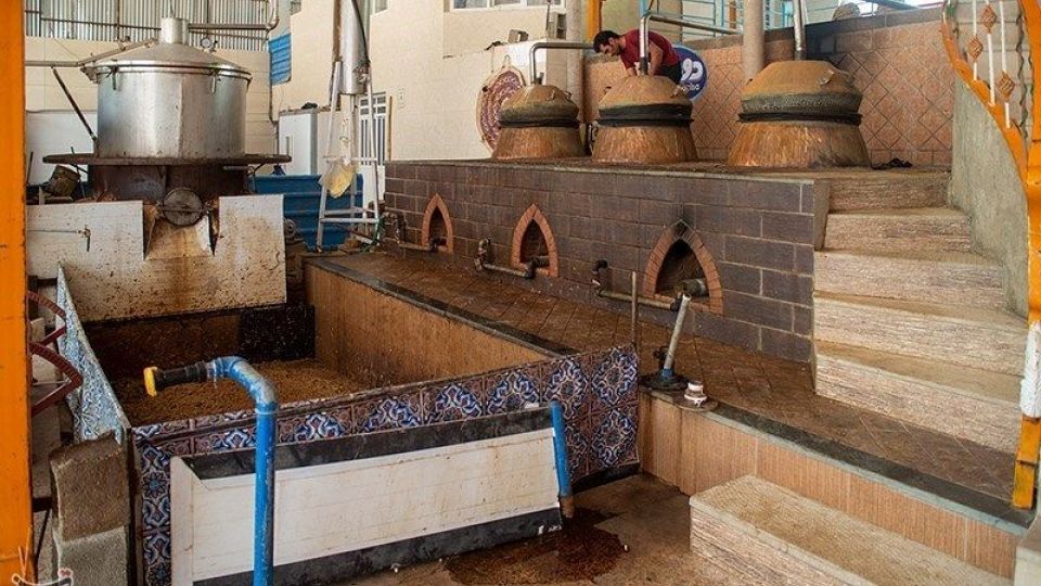 رسم کهن گلابگیری در میمند فارس