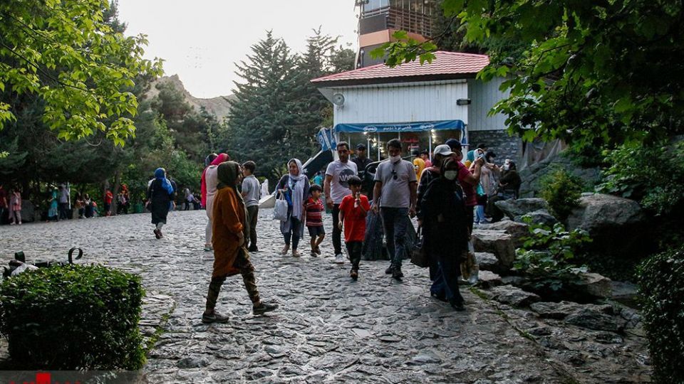 شلوغی پارک جمشیدیه در پیک چهارم کرونا