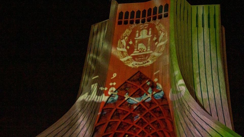 نورپردازی سه بعدی در میدان آزادی با موضوع همدردی با مردم افغانستان