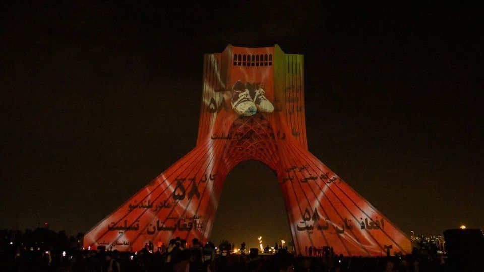 نورپردازی سه بعدی در میدان آزادی با موضوع همدردی با مردم افغانستان