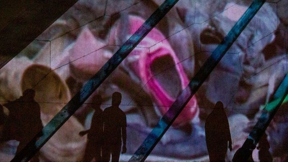 نورپردازی سه بعدی در میدان آزادی با موضوع همدردی با مردم افغانستان