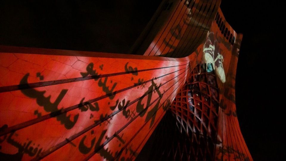 نورپردازی سه بعدی در میدان آزادی با موضوع همدردی با مردم افغانستان