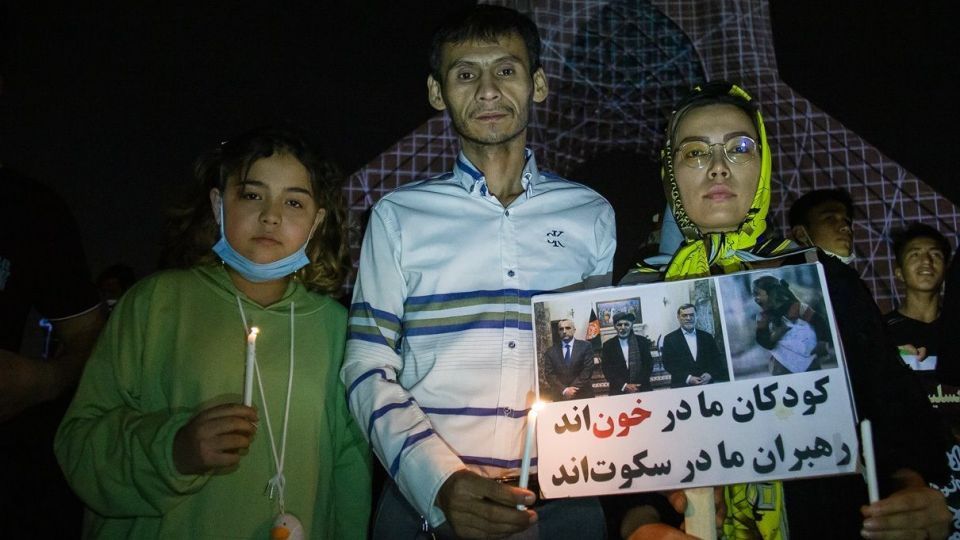 نورپردازی سه بعدی در میدان آزادی با موضوع همدردی با مردم افغانستان