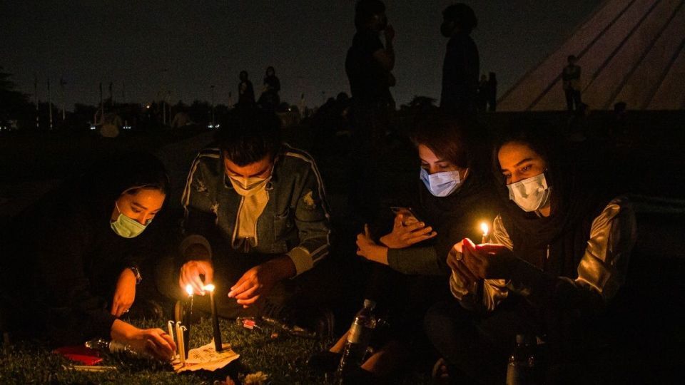 نورپردازی سه بعدی در میدان آزادی با موضوع همدردی با مردم افغانستان