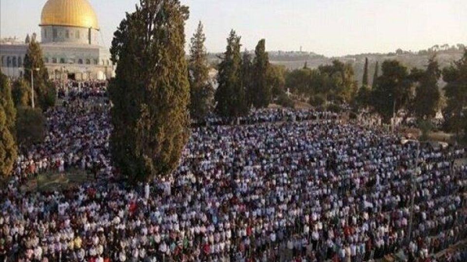 ۱۰۰ هزار فلسطینی نماز عید فطر را در «مسجدالاقصی» اقامه کردند