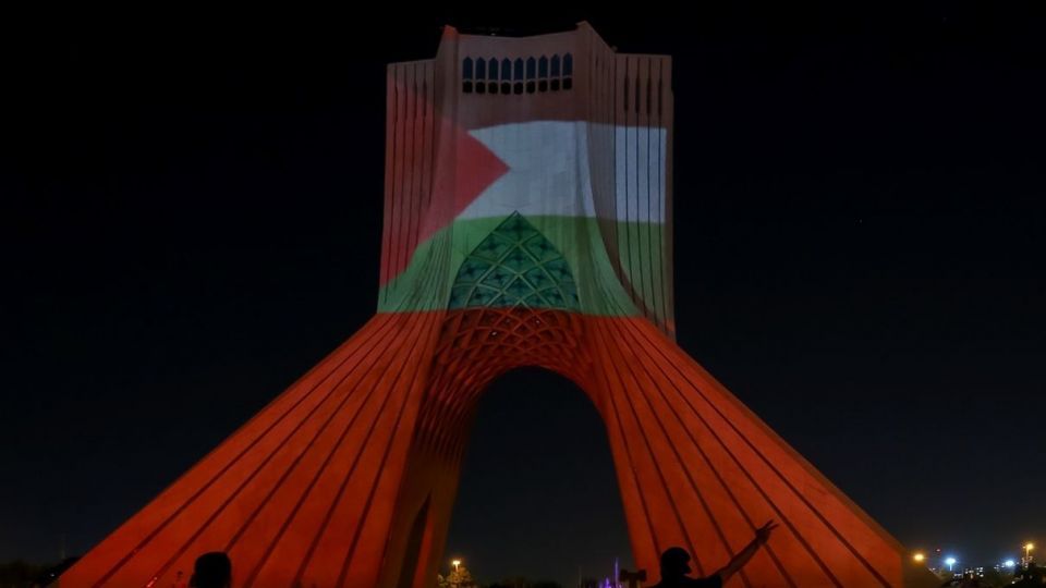 نورپردازی سه بعدی همدردی با مردم مظلوم غزه - برج آزادی