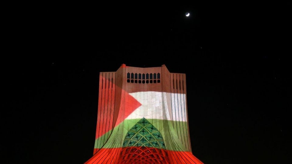 نورپردازی سه بعدی همدردی با مردم مظلوم غزه - برج آزادی