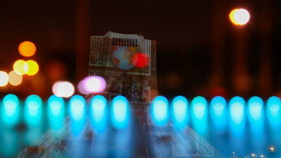 نورپردازی سه بعدی همدردی با مردم مظلوم غزه - برج آزادی