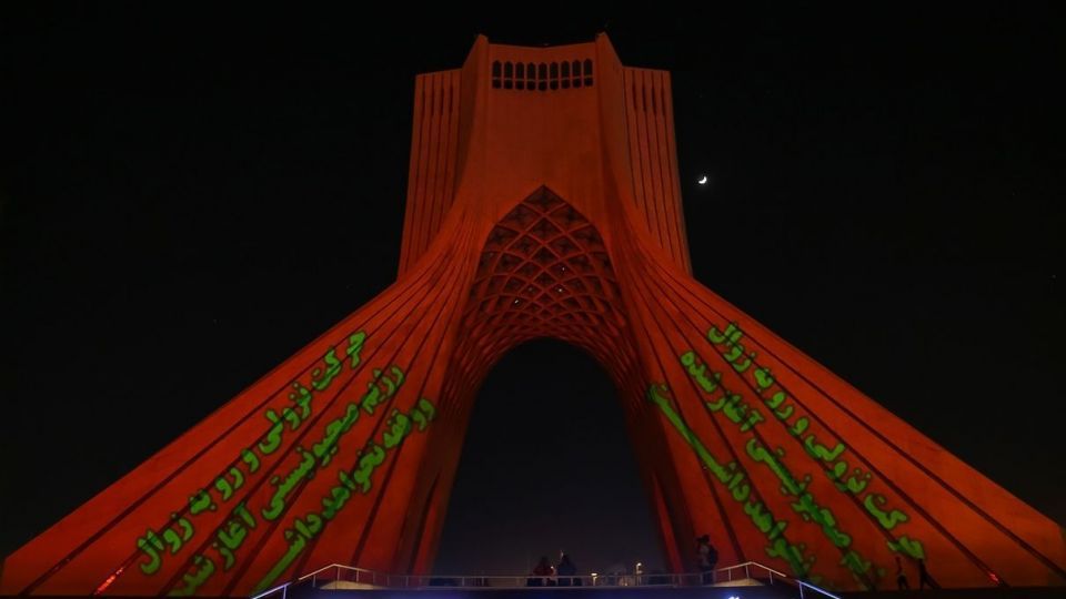 نورپردازی سه بعدی همدردی با مردم مظلوم غزه - برج آزادی