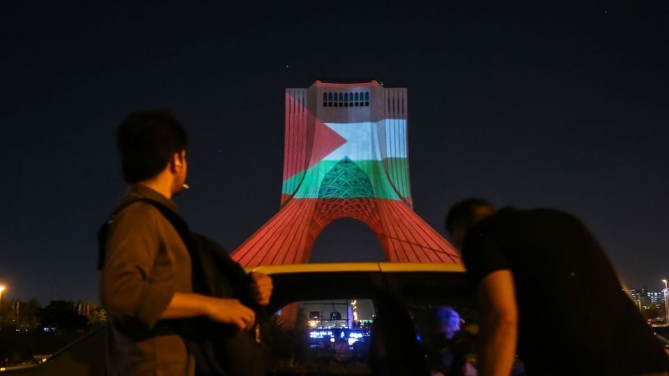 نورپردازی سه بعدی همدردی با مردم مظلوم غزه - برج آزادی