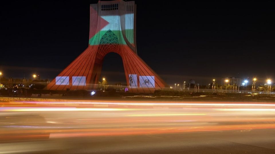 نورپردازی سه بعدی همدردی با مردم مظلوم غزه - برج آزادی