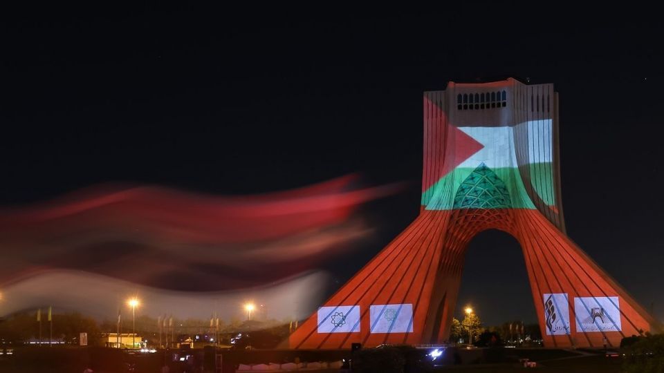 نورپردازی سه بعدی همدردی با مردم مظلوم غزه - برج آزادی