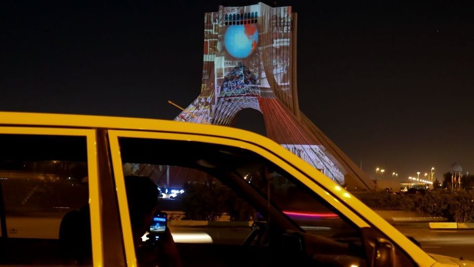 نورپردازی سه بعدی همدردی با مردم مظلوم غزه - برج آزادی