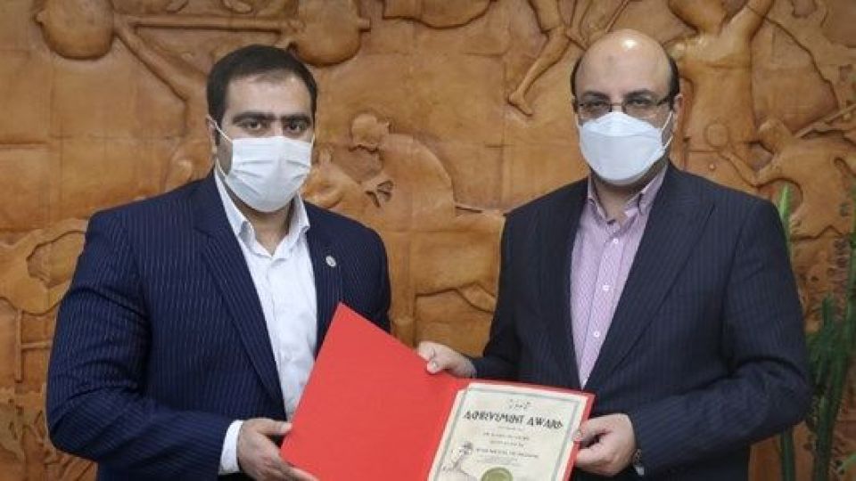 اهدای لوح یادبود و مدال افتخار IFBB به معاون وزارت ورزش و جوانان