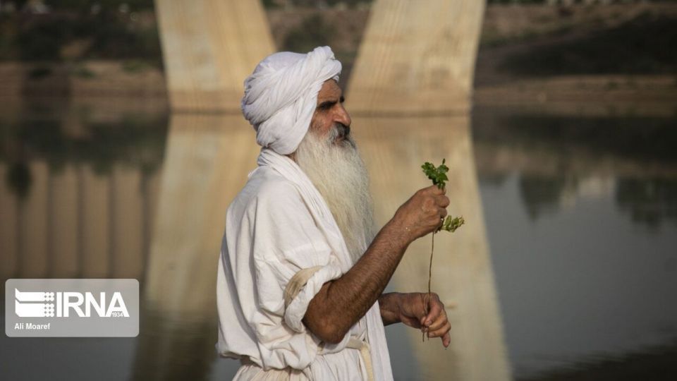 مراسم غسل تعمید کودکان مندایی
