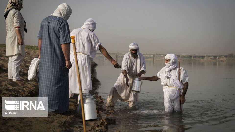 مراسم غسل تعمید کودکان مندایی