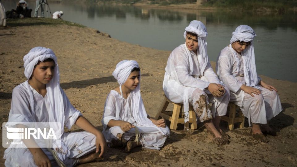 مراسم غسل تعمید کودکان مندایی