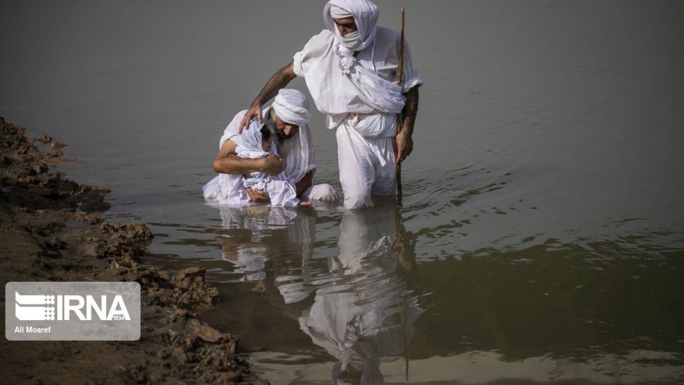 مراسم غسل تعمید کودکان مندایی