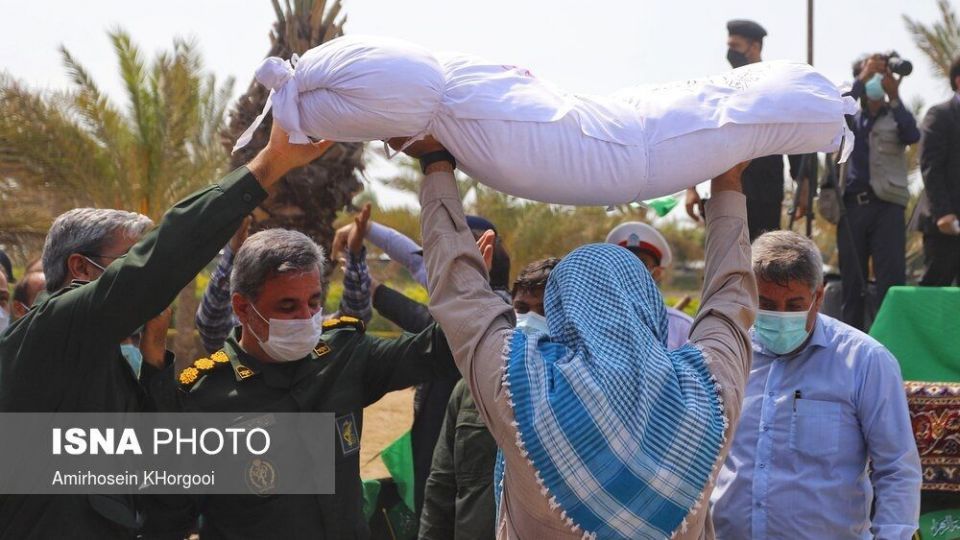 تشییع پیکر دو شهید گمنام دفاع مقدس در بندر شهید رجایی