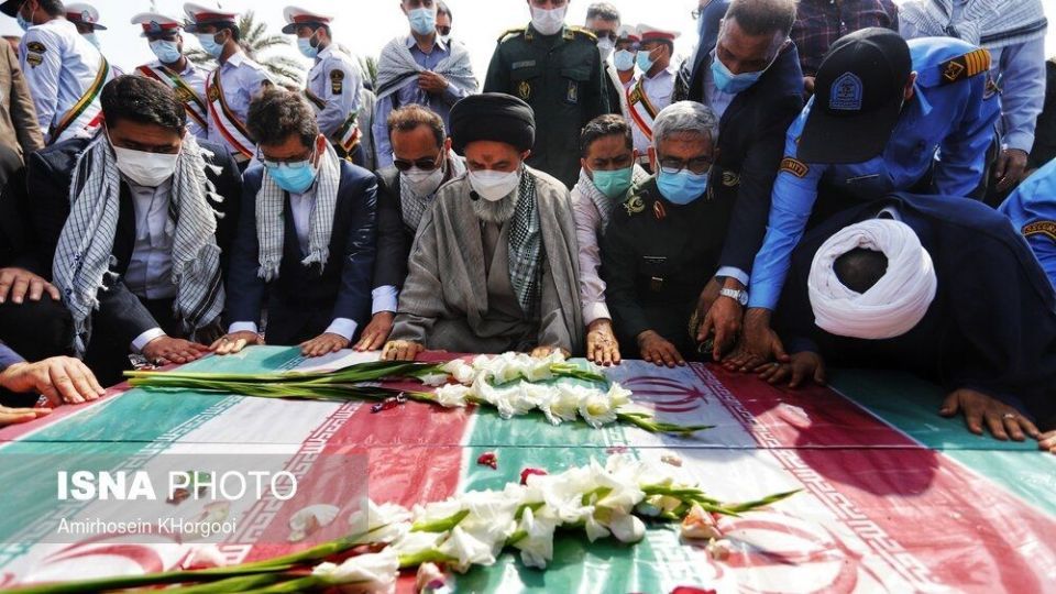 تشییع پیکر دو شهید گمنام دفاع مقدس در بندر شهید رجایی