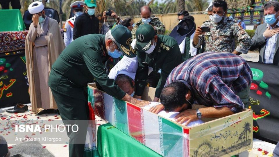 تشییع پیکر دو شهید گمنام دفاع مقدس در بندر شهید رجایی