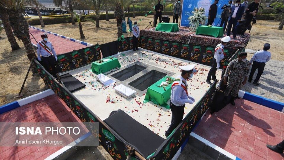 تشییع پیکر دو شهید گمنام دفاع مقدس در بندر شهید رجایی