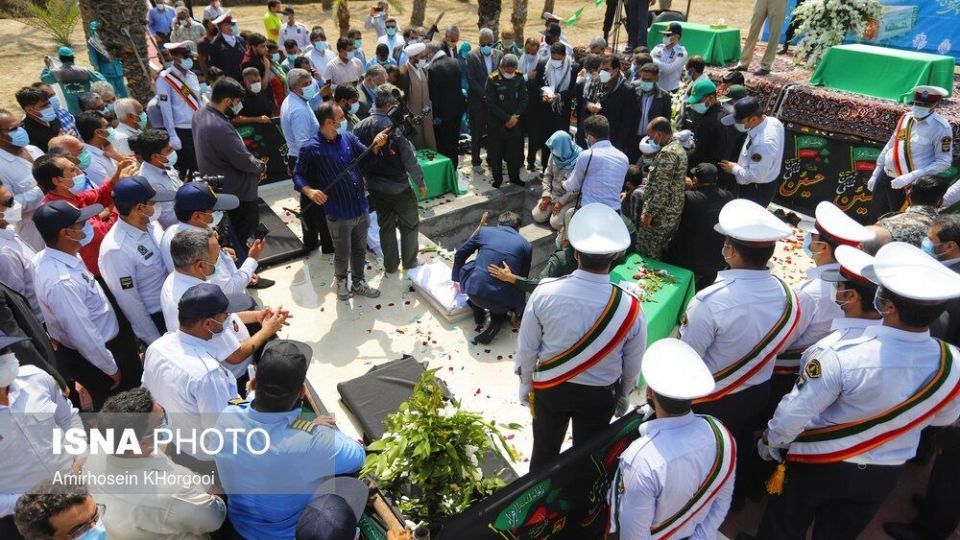 تشییع پیکر دو شهید گمنام دفاع مقدس در بندر شهید رجایی