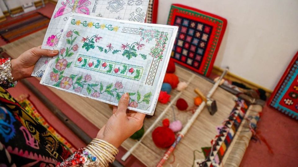 «مهرگرد سمیرم»؛ روستای ملی بافته‌های داری