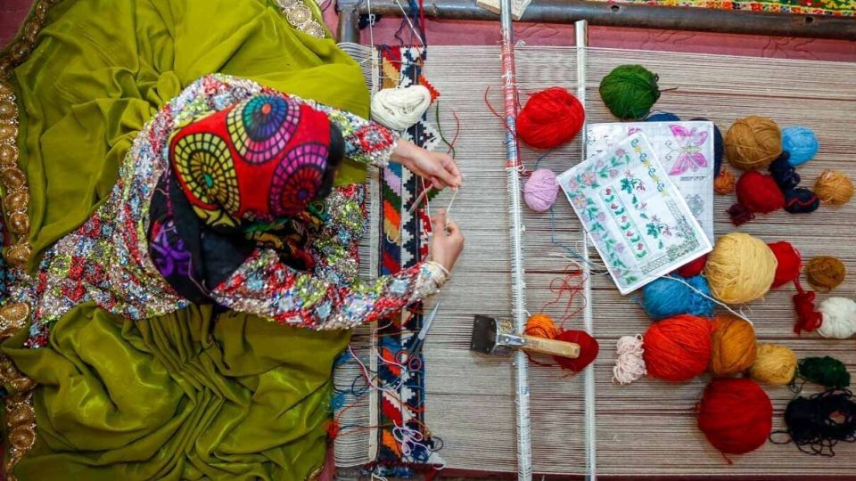 «مهرگرد سمیرم»؛ روستای ملی بافته‌های داری
