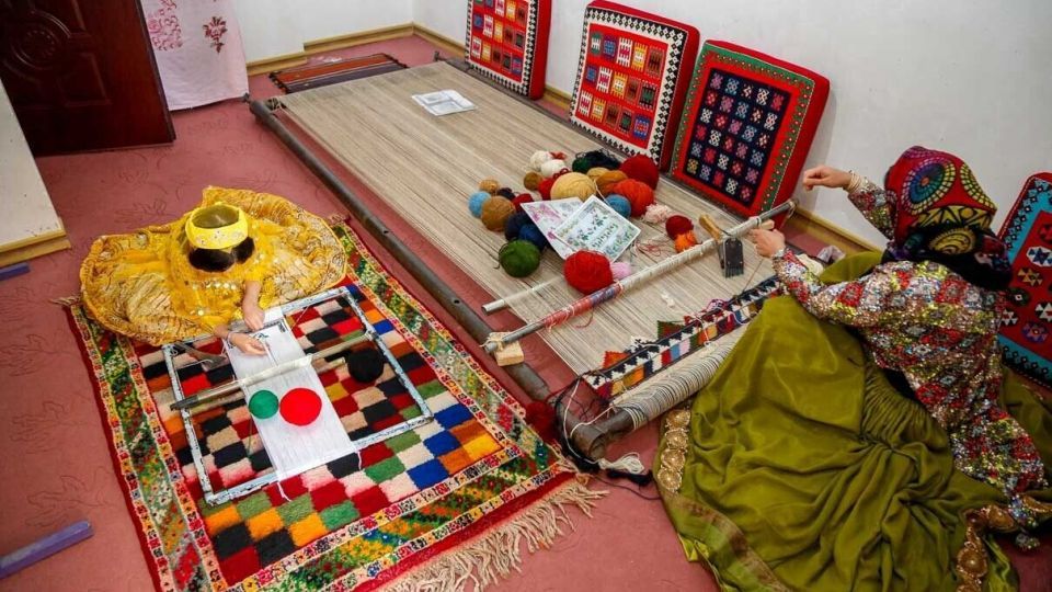 «مهرگرد سمیرم»؛ روستای ملی بافته‌های داری