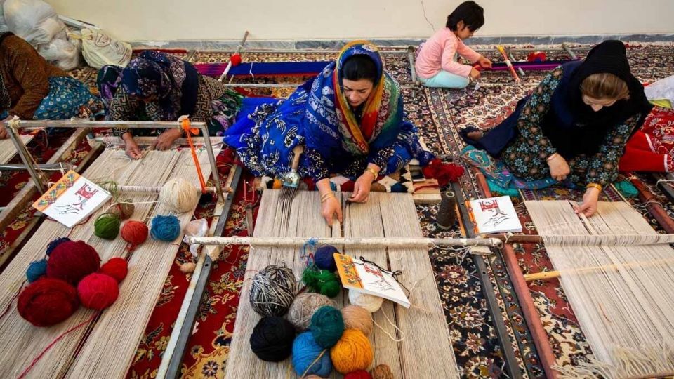 «مهرگرد سمیرم»؛ روستای ملی بافته‌های داری