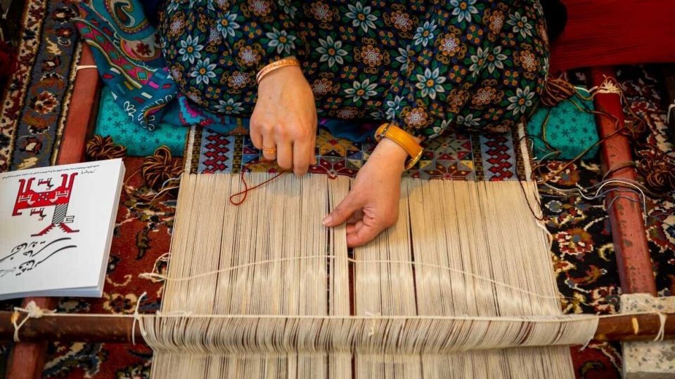 «مهرگرد سمیرم»؛ روستای ملی بافته‌های داری