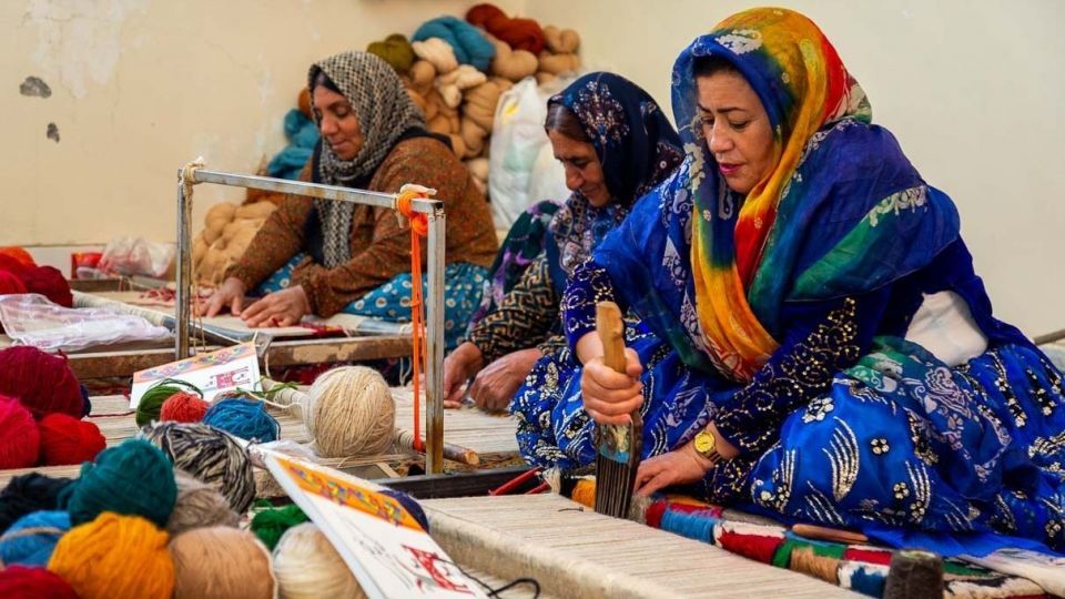 «مهرگرد سمیرم»؛ روستای ملی بافته‌های داری