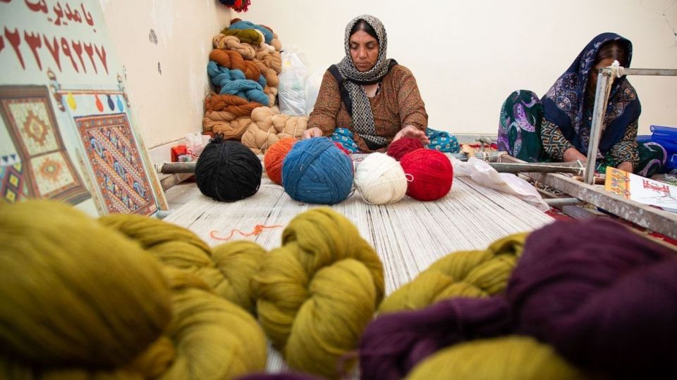 «مهرگرد سمیرم»؛ روستای ملی بافته‌های داری