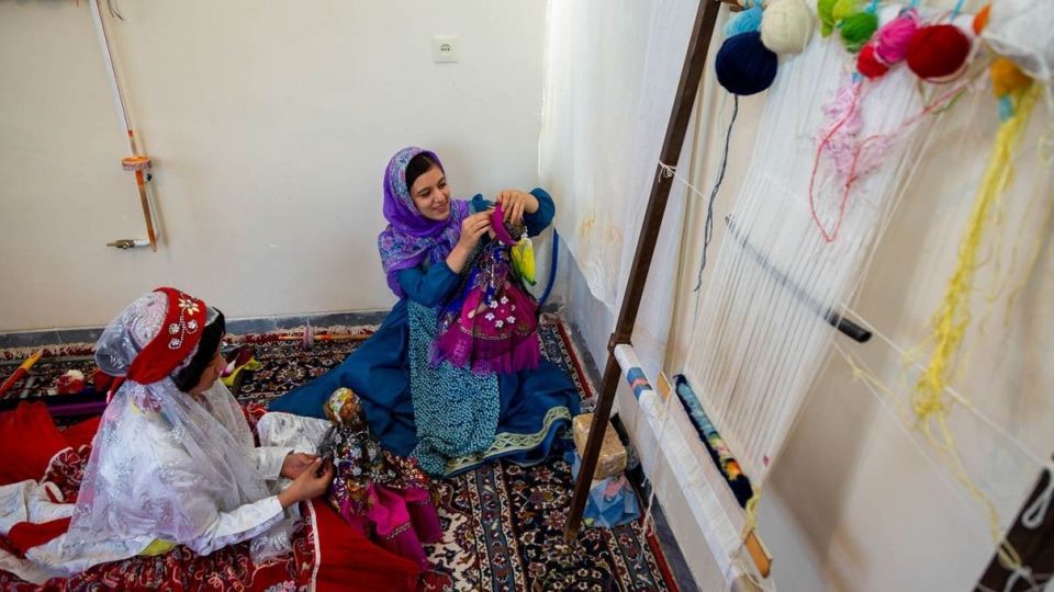 «مهرگرد سمیرم»؛ روستای ملی بافته‌های داری