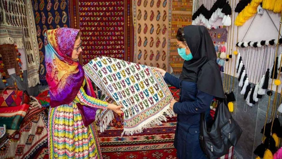 «مهرگرد سمیرم»؛ روستای ملی بافته‌های داری