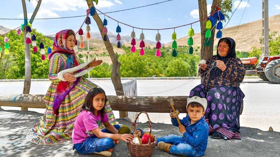 «مهرگرد سمیرم»؛ روستای ملی بافته‌های داری