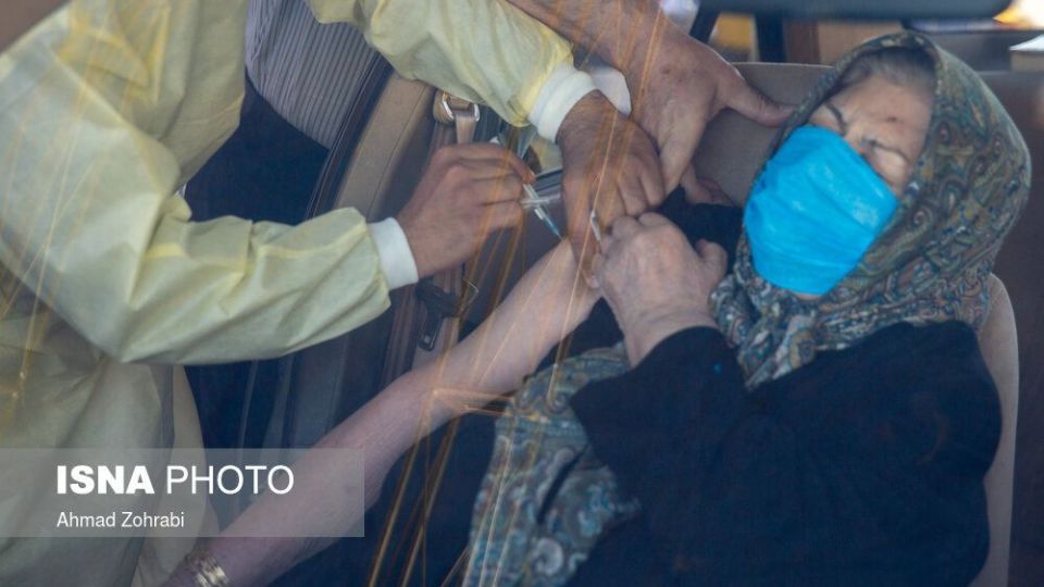 آغاز طرح واکسیناسیون خودرویی علیه کرونا در قم