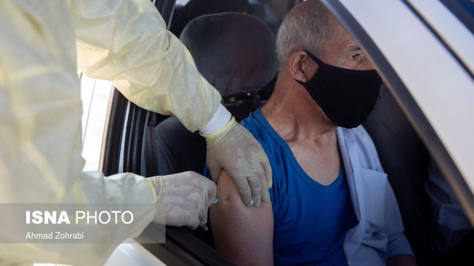 آغاز طرح واکسیناسیون خودرویی علیه کرونا در قم