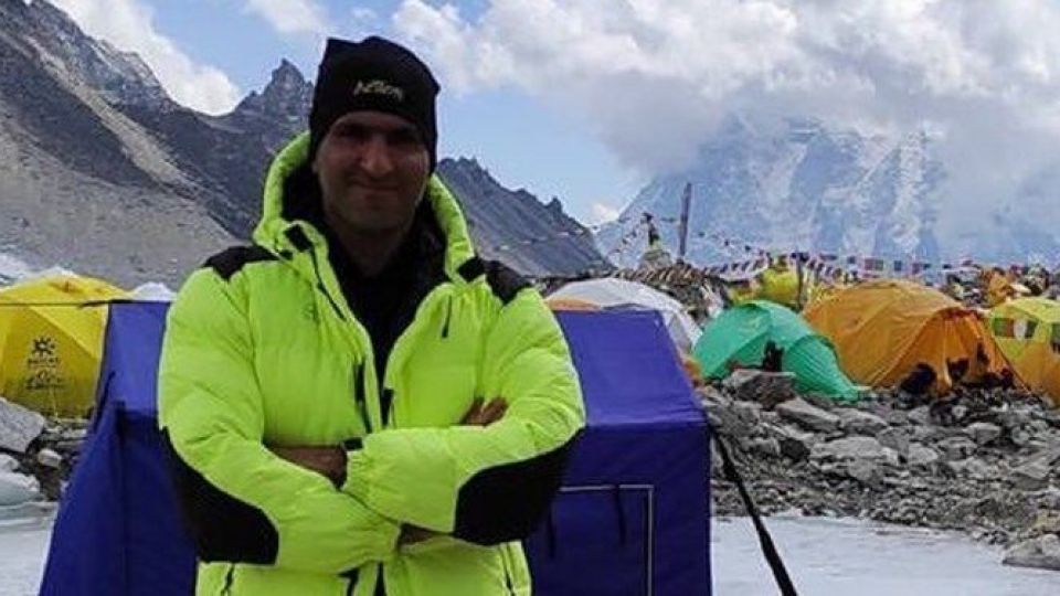 کوهنورد ایرانی فاتح اورست در نپال گرفتار شد