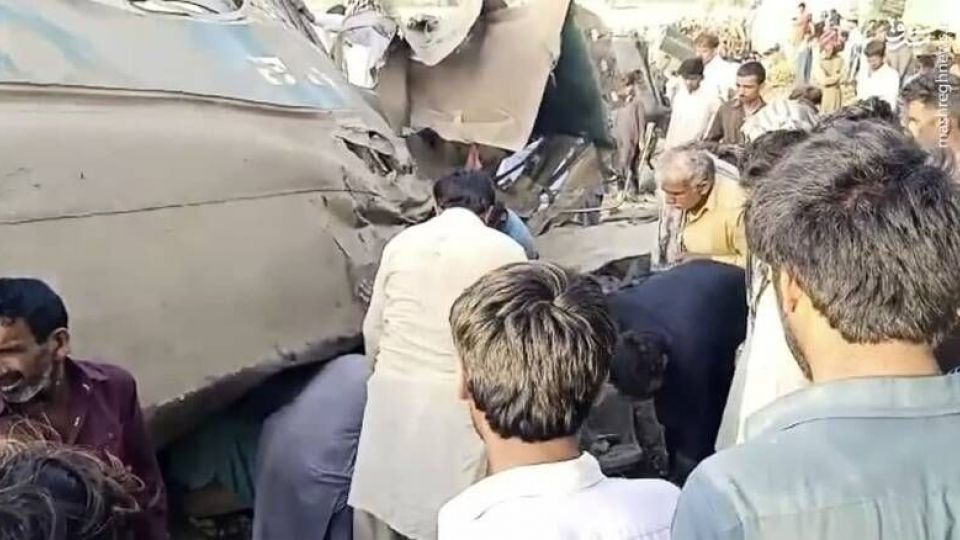 برخورد مرگبار دو قطار مسافربری در پاکستان