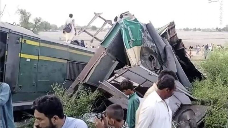 برخورد مرگبار دو قطار مسافربری در پاکستان