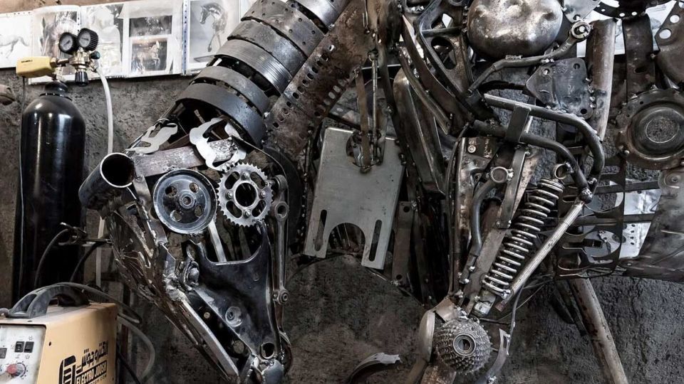 مجسمه سازی با ضایعات فلزی