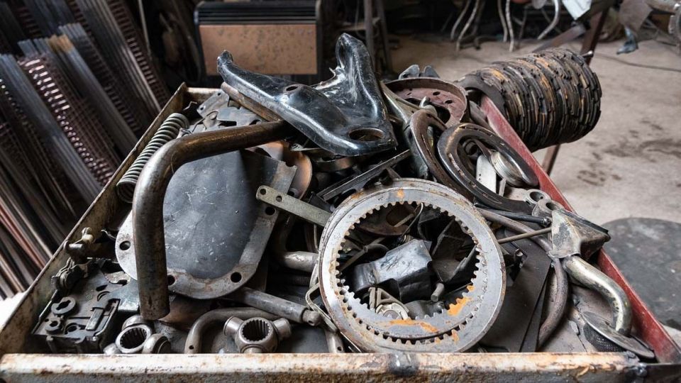 مجسمه سازی با ضایعات فلزی