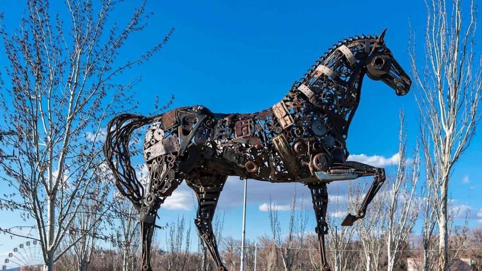 مجسمه سازی با ضایعات فلزی